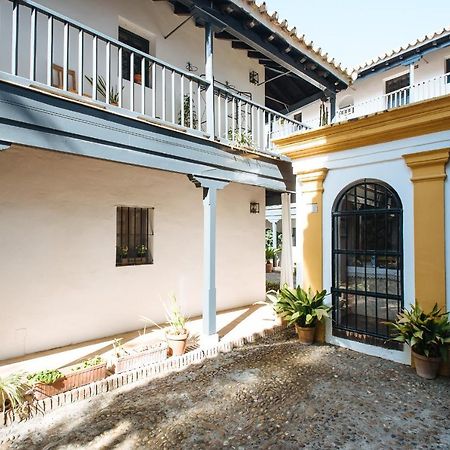Aitana'S Retreat With Charming Garden Lägenhet Sevilla Exteriör bild